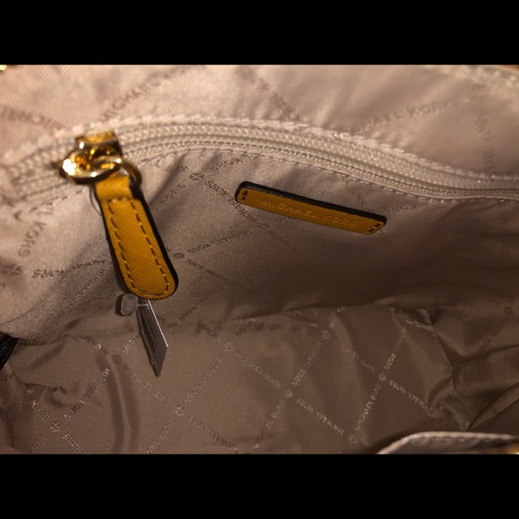 🌼 Michael Kors Emmy Medium Dome Crossbody Yellow - Picture 5 of 8